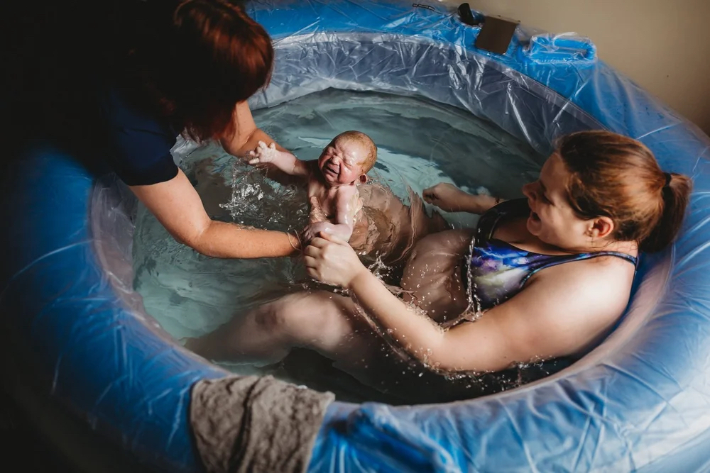 The first moments after birth at home