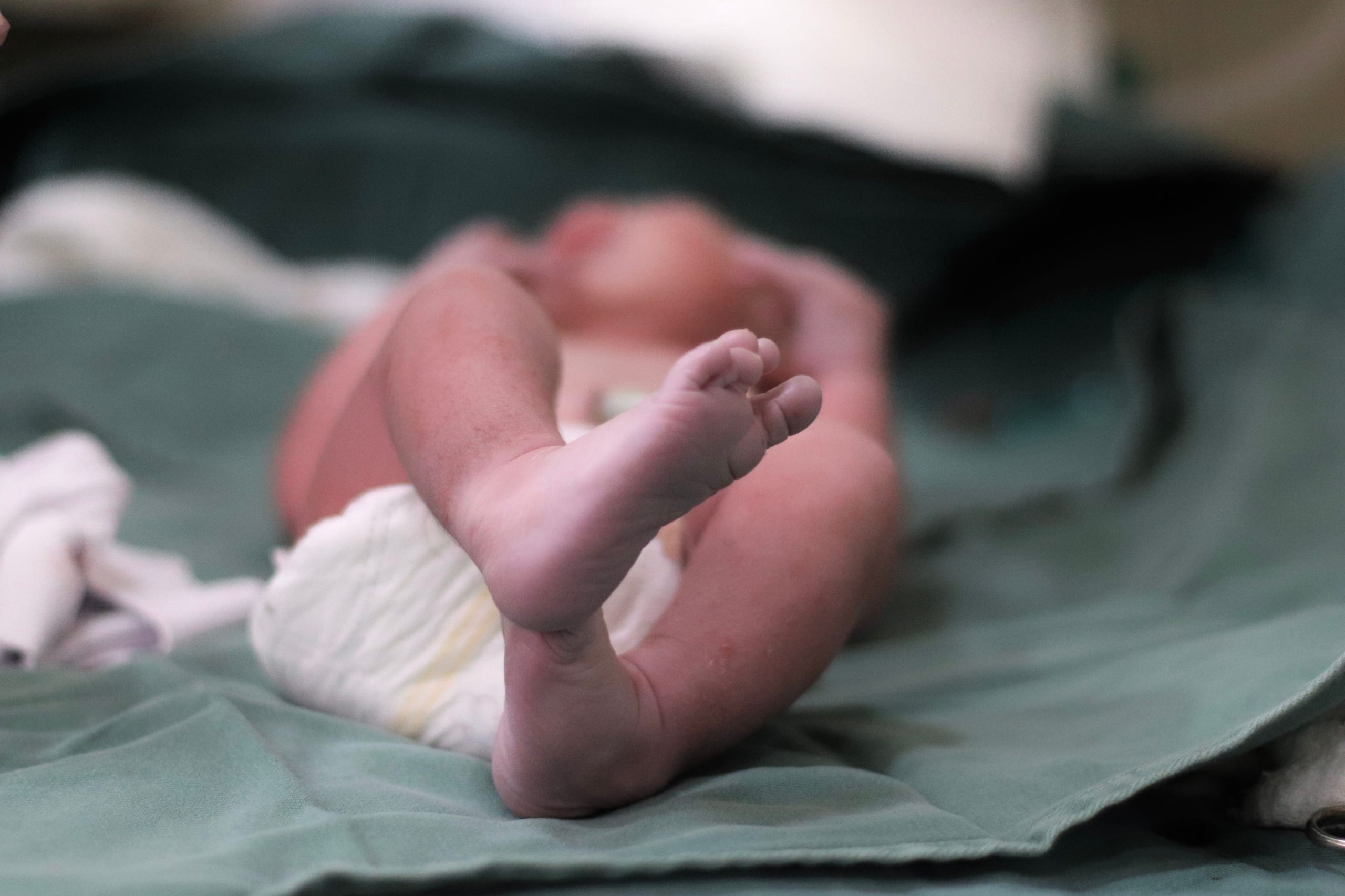 A newborn's feet in the first days